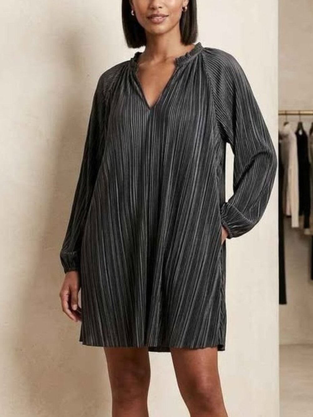 NWT Banana Republic Charcoal Grey Plissé Pleated Shift Dress Long Sleeve V-Neck